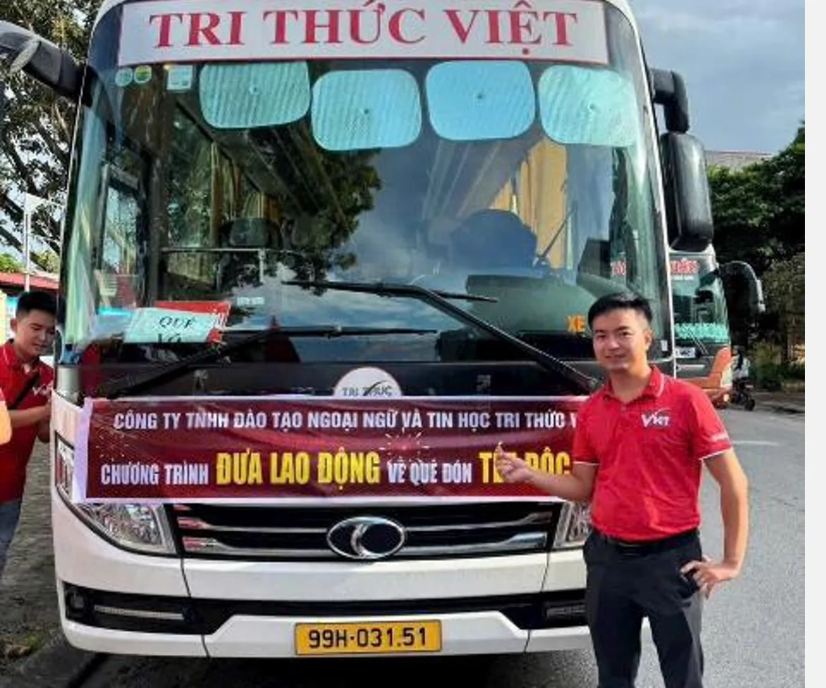 Xe đưa người lao động về quê đón Tết